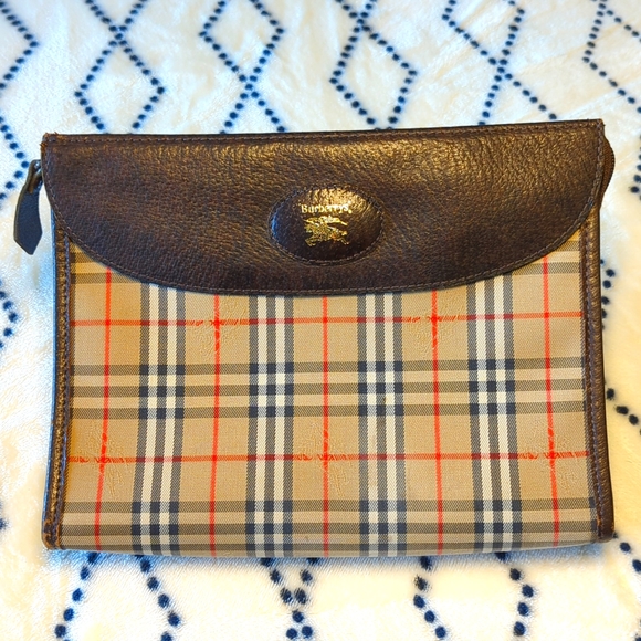 Burberry’s Haymarket Check Zip Case with Leather Trim and Interior - Picture 1 of 14
